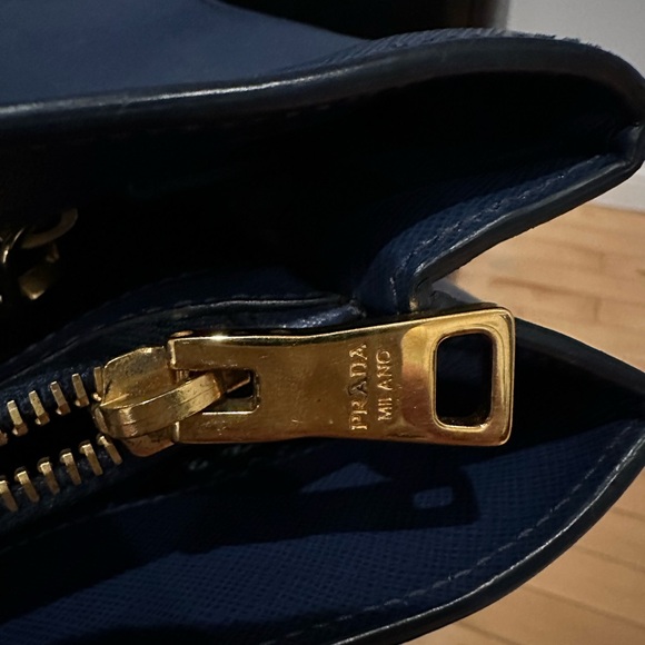 ❣️SOLD❣️Authentic Prada tote bag ( missing strap) - Picture 10 of 12